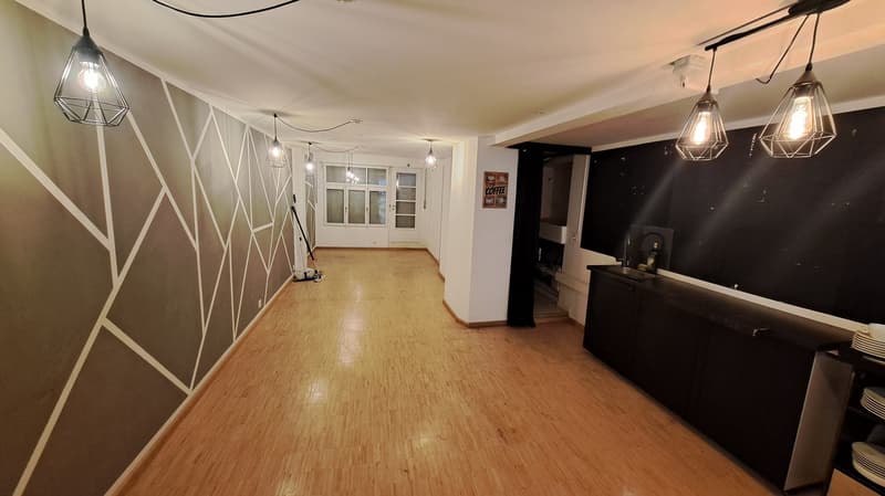 Renovationsbedürftigtes Einfamilienhaus mit Laden an zentraler Lage (4)