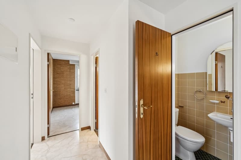 Flur mit Gästetoilette