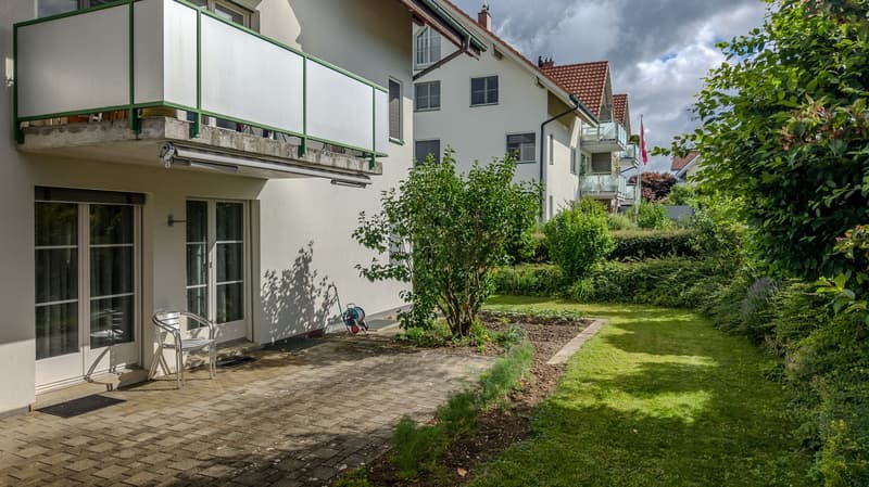 4.5-Zimmer-Eigentumswohnung mit Garten, Garage und Carport (2)