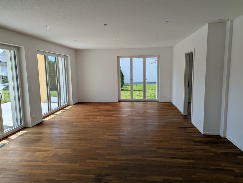 Modernes 5-Zimmer-Einfamilienhaus mit Garten (2)