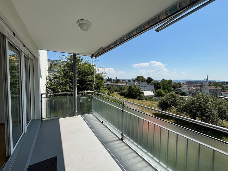 Charmante 4.5-Zimmer-Wohnung mit Balkon und schöner Aussicht in Grenchen (2)