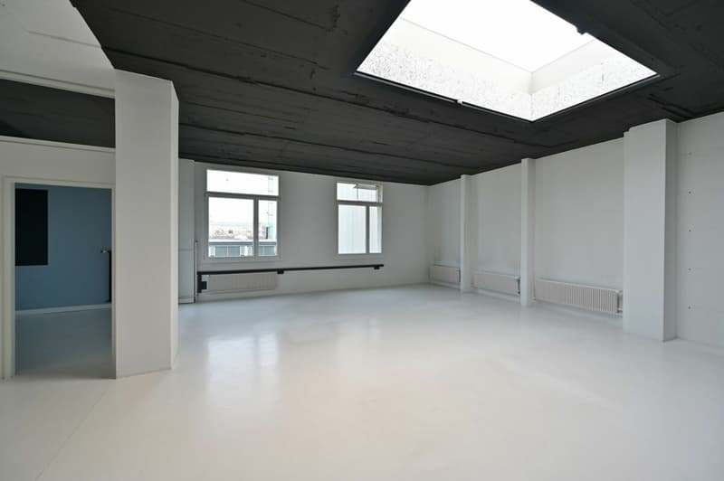 Nous avons un nouveau superbe espace de bureau / commercial à louer dans un emplacement de premier choix. (3)