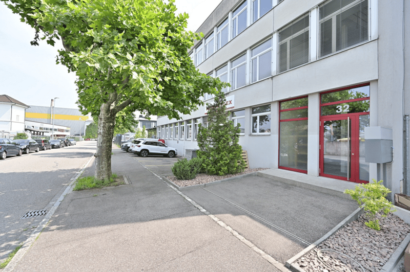 Nous avons un nouveau superbe espace de bureau / commercial à louer dans un emplacement de premier choix. (10)
