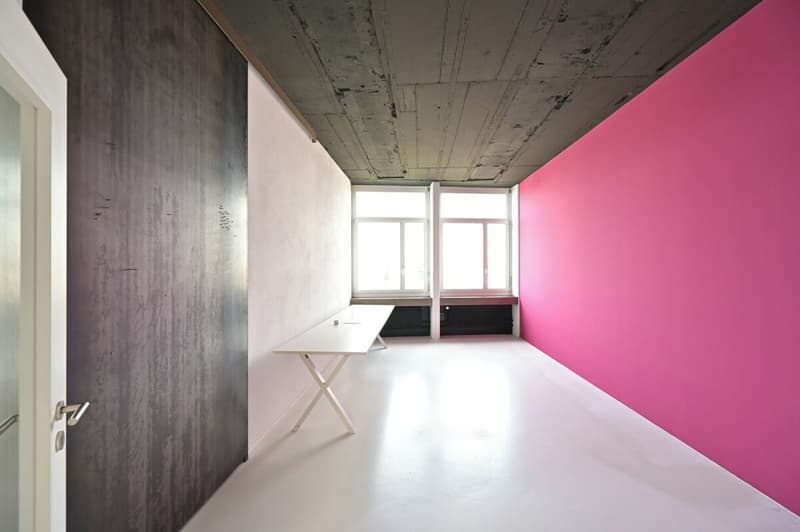 Nous avons un nouveau superbe espace de bureau / commercial à louer dans un emplacement de premier choix. (8)