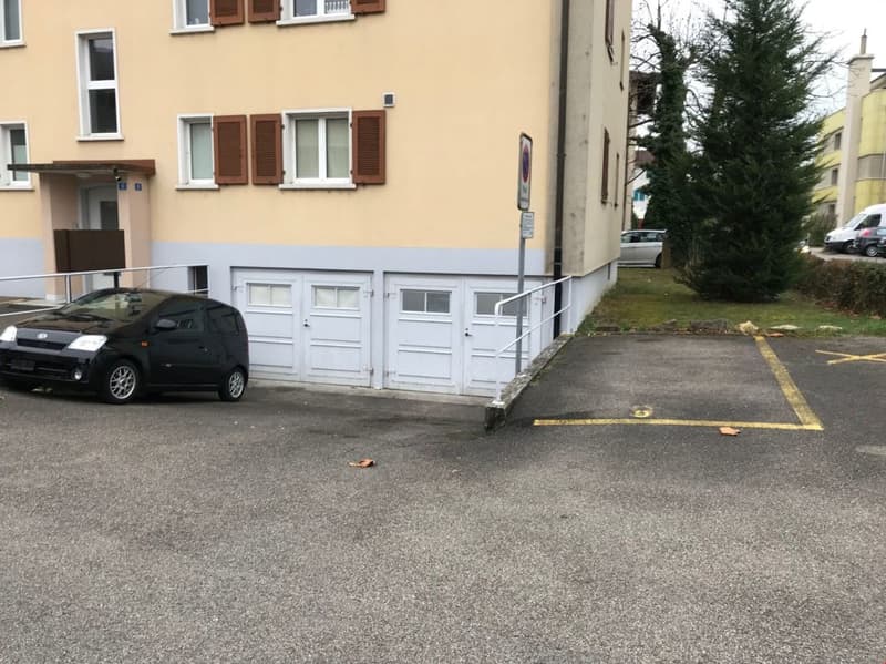 Einzelgarage nähe Tramhaltestelle Landhof in Reinach - zu vermieten! (1)