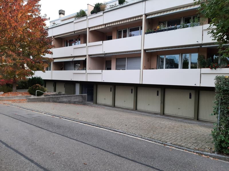 "2.5-Zimmer-Wohnung mit Balkon und eigener Garagenbox in Allschwil zu verkaufen" (1)