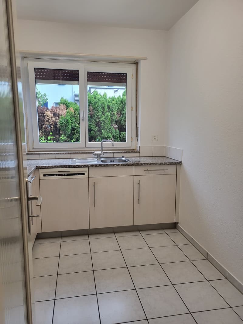 Modern 3-room apartment with balcony in Biel (12)
