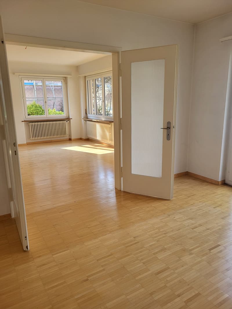 Modern 3-room apartment with balcony in Biel (7)