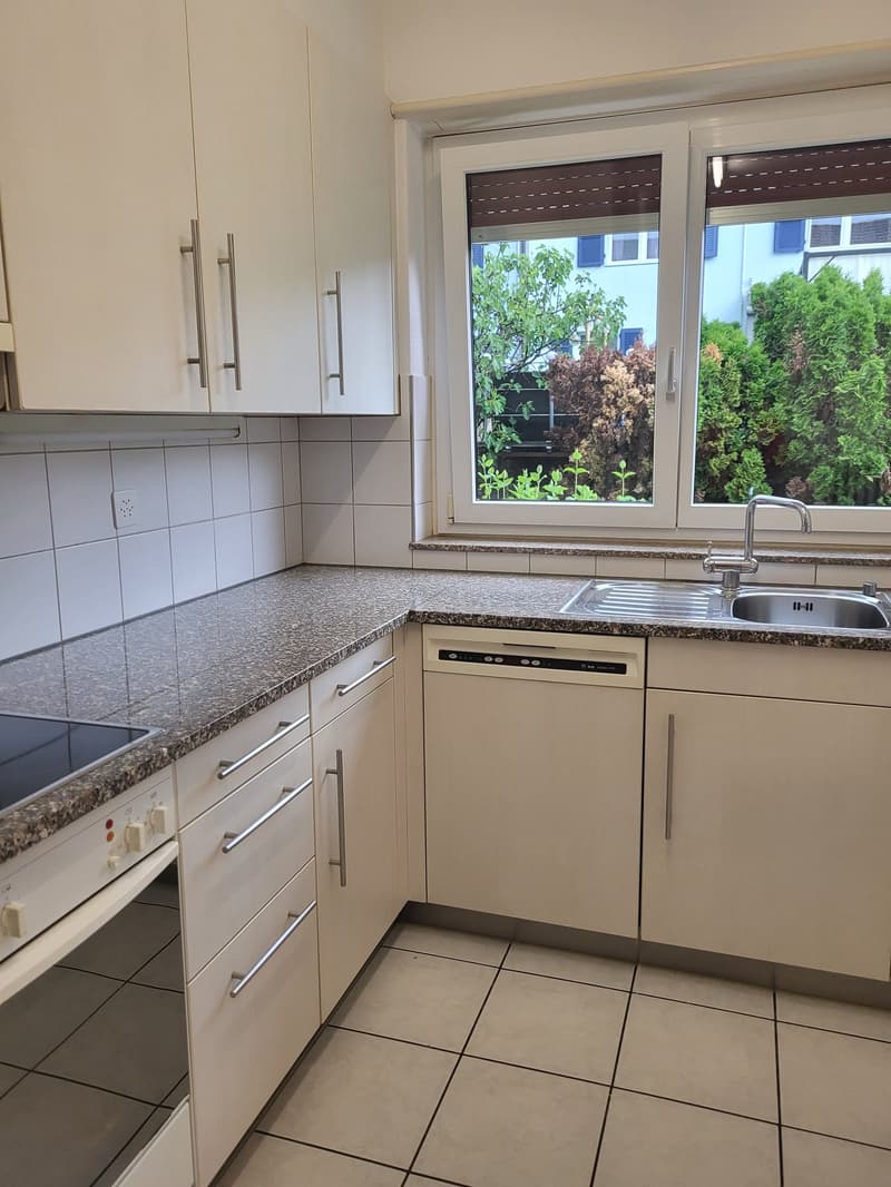Modern 3-room apartment with balcony in Biel (13)