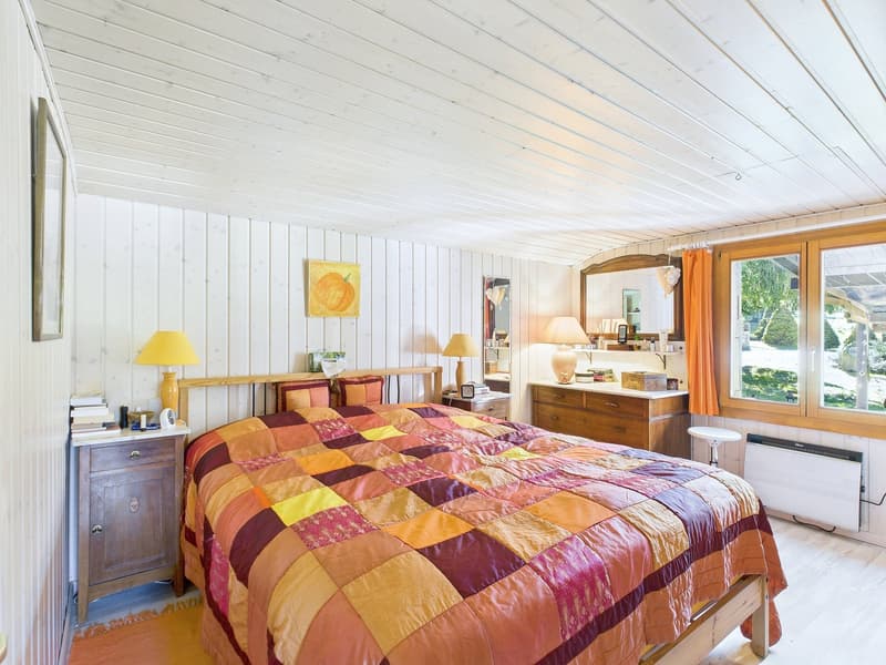 bed, lamp, dresser, nightstand, mirror, window, curtains