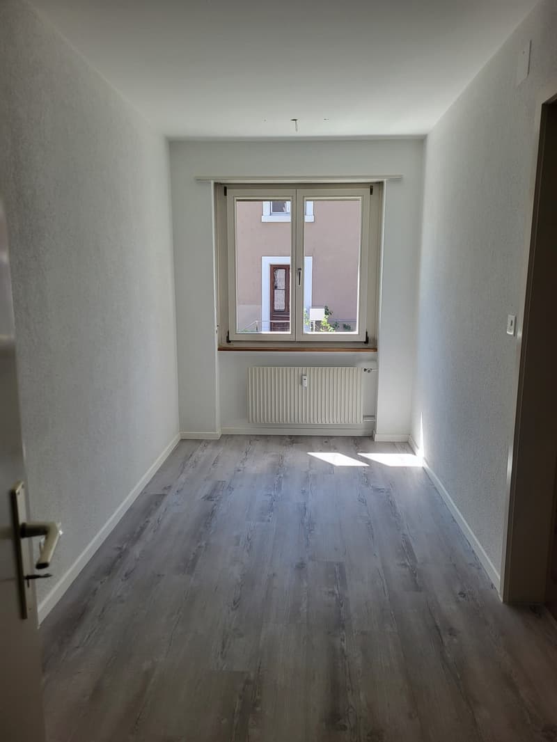 Charmante 2.5-Zimmer-Wohnung in Nidau mit Balkon (10)