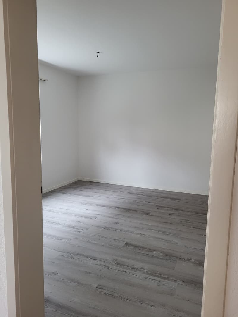 Charmante 2.5-Zimmer-Wohnung in Nidau mit Balkon (12)
