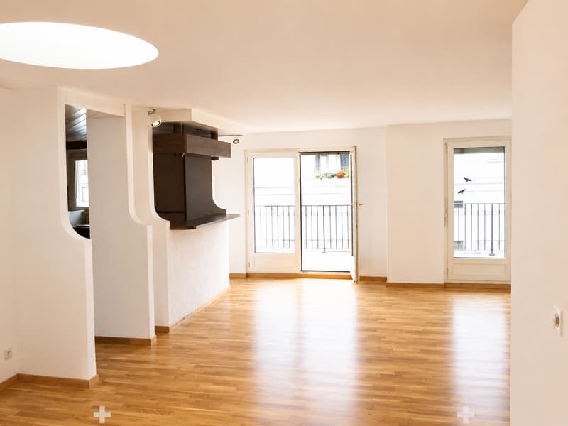 Helle Attikawohnung mit grosser Terrasse und Cheminée (7)