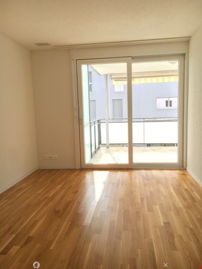 Zimmer mit Zugang zum Balkon