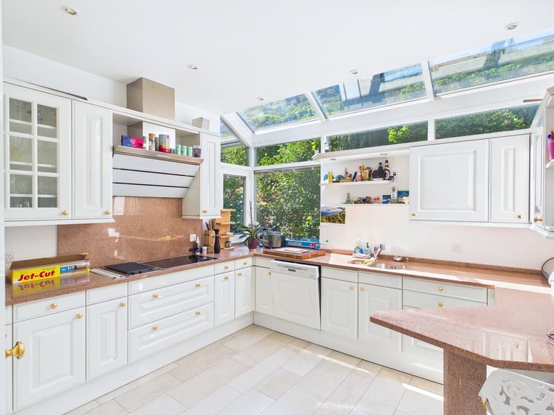 Exklusive Villa mit Pool und Seesicht in Ligerz (10)