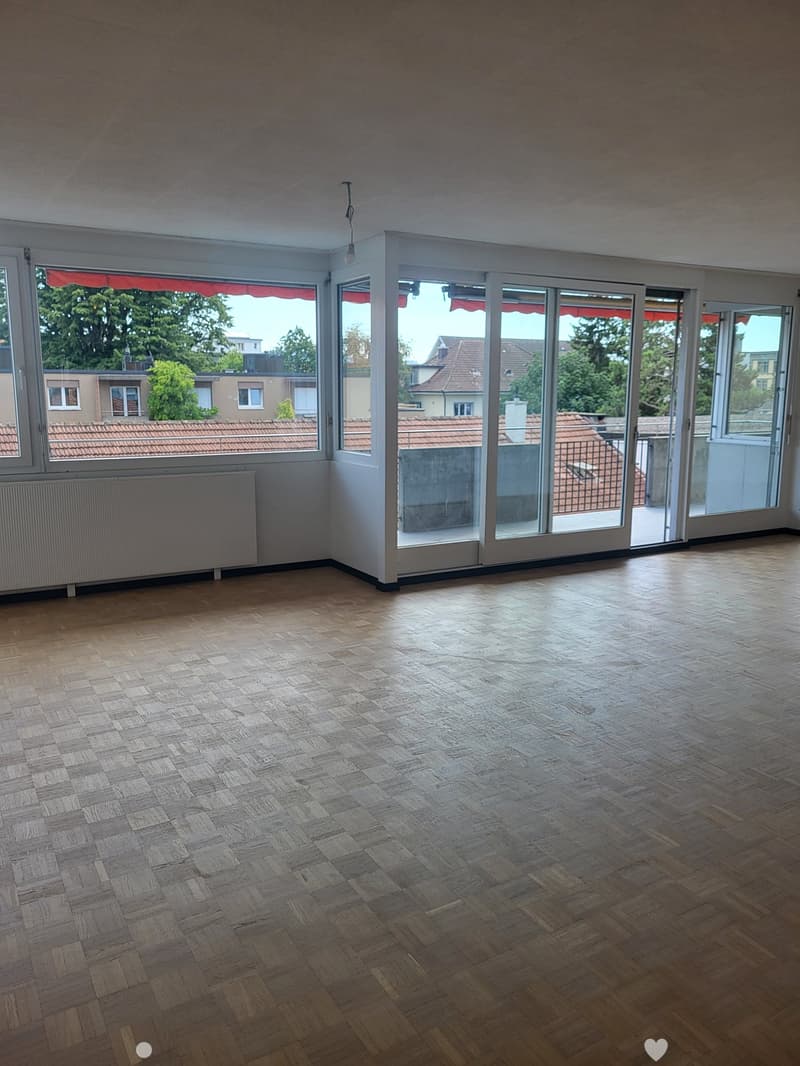 Außergewöhnliche 4.5-Zimmer-Wohnung mit diversen Balkone und Lift in Biel (3)