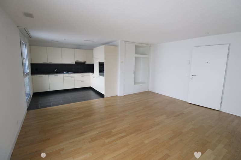 Moderne 3.5-Zimmerwohnung mit Balkon (3)