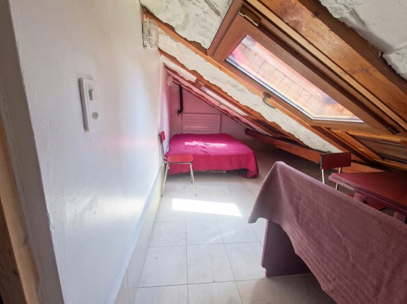Gepflegte 4-Zimmer-Dachwohnung mit Cheminée - Brüggstrasse 74, Biel (2)