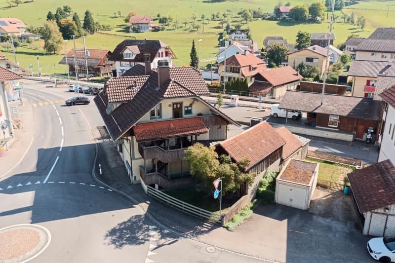 Mehrfamilienhaus mit 3 Wohnungen und Gewerberaum beim Bahnhof - Dorfstrasse 15 + 15a, Seftigen (4)