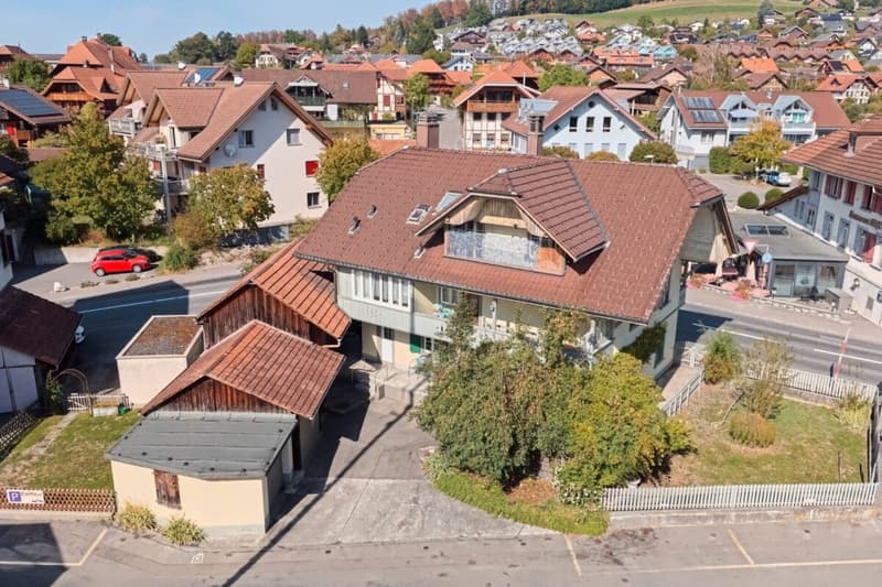 Mehrfamilienhaus mit 3 Wohnungen und Gewerberaum beim Bahnhof - Dorfstrasse 15 + 15a, Seftigen (1)