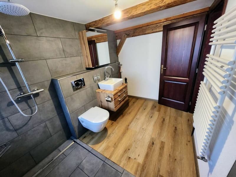 Mehrfamilienhaus mit 3 Wohnungen und Gewerberaum beim Bahnhof - Dorfstrasse 15 + 15a, Seftigen (12)