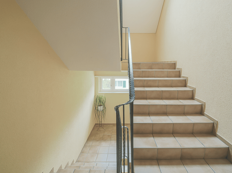 Attraktives 6-Familienhaus mit Einstellhalle – solide Anlageimmobilie in Ramiswil (4)