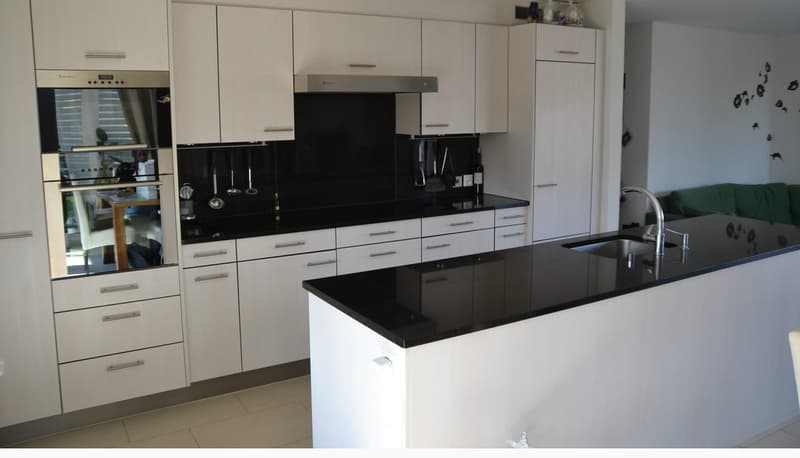 4½ ZI-WOHNUNG IN HORGEN (ZH), MÖBLIERT (2)