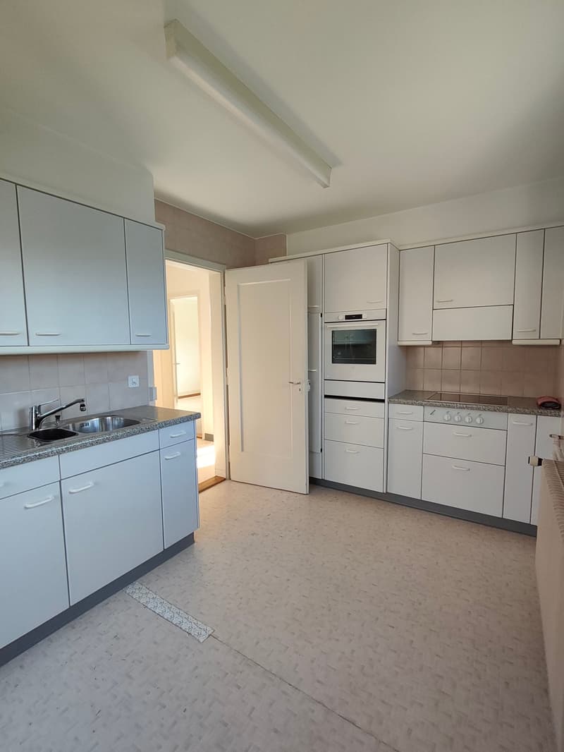 Charmante 2.5-Zimmerwohnung mit Balkon in Aarberg (3)