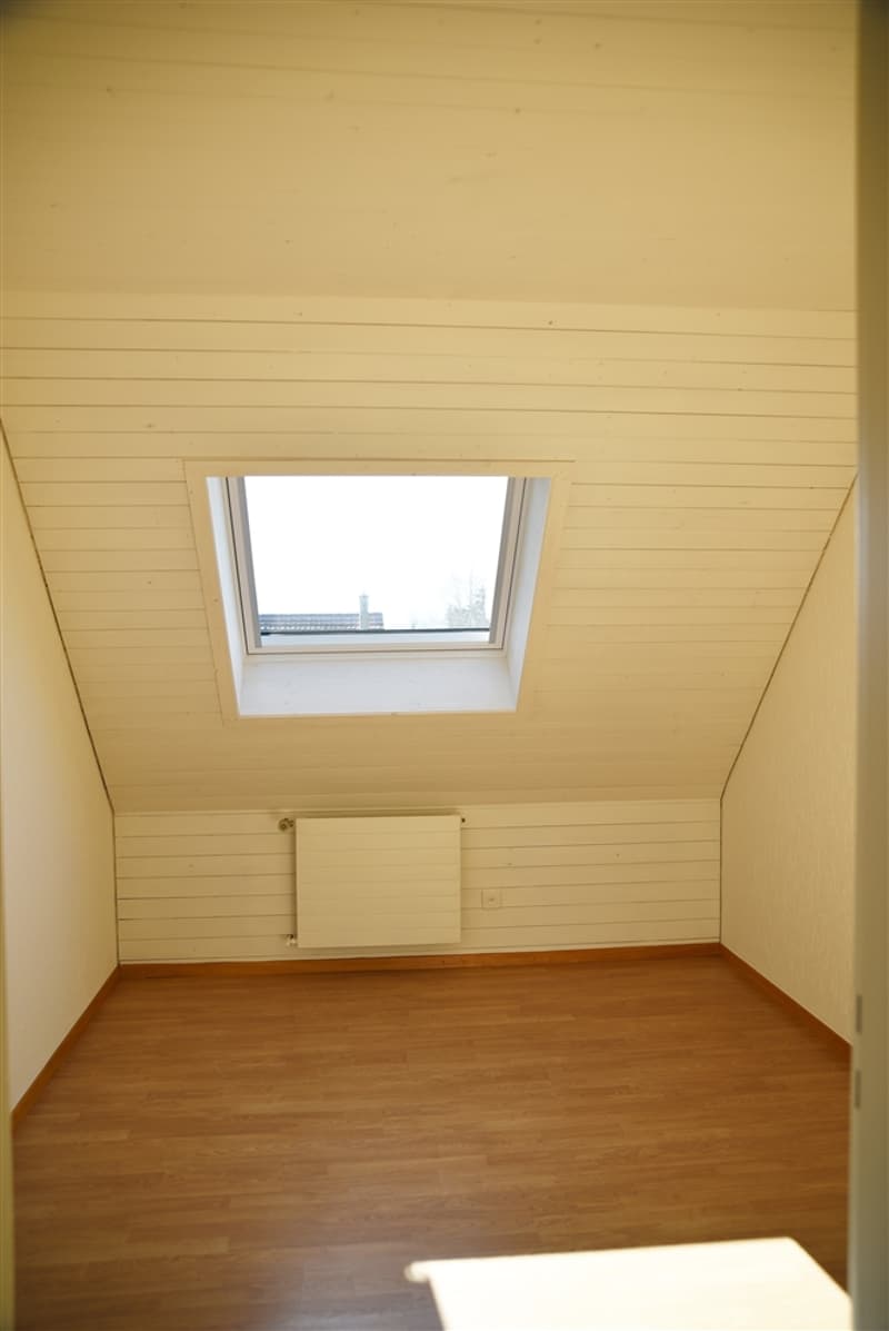 Dachwohnung an ruhiger Lage in 6-Familien-Haus (10)