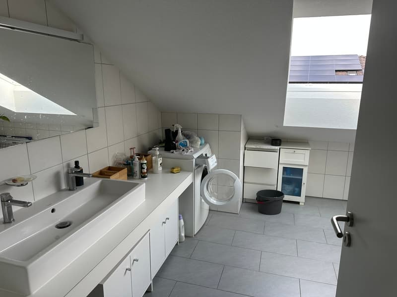 Grosszügige 4.5-Zimmer-Wohnung mit Balkon und schöner Aussicht in Allschwil (5)