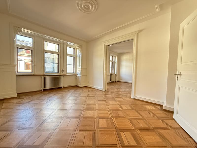 Traumhafte 4.5-Zimmerwohnung mit Balkon an zentraler Lage (Altbau) (6)
