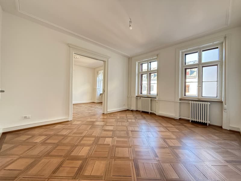 Traumhafte 4.5-Zimmerwohnung mit Balkon an zentraler Lage (Altbau) (5)
