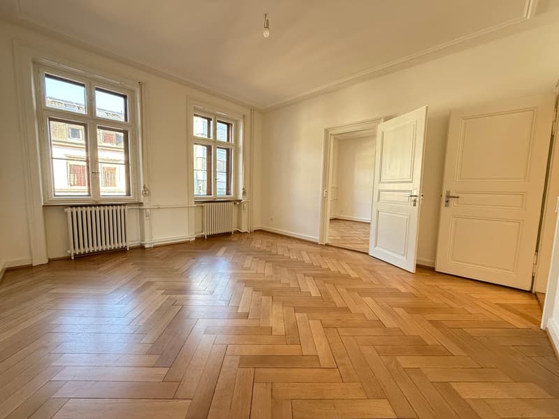 Traumhafte 4.5-Zimmerwohnung mit Balkon an zentraler Lage (Altbau) (7)