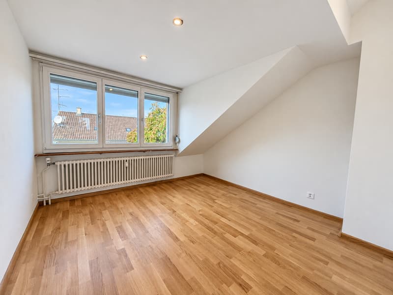 Erstbezug - Stilvoll renovierte 2.5-Zimmerwohnung im Dachgeschoss (13)