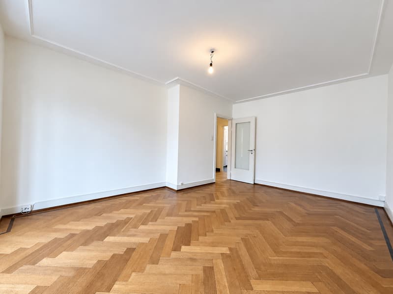 Traumhafte 2-Zimmerwohnung mit grossem Balkon in gepflegtem Altbau (2)