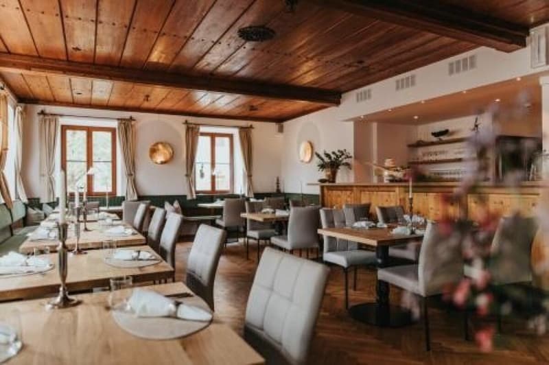 Hotel-Restaurant mit Geschichte und Charakter - westlich von Bern (2)