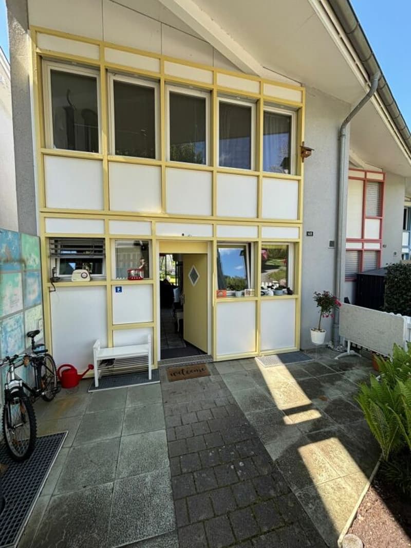 Traumhaftes Eck-Reiheneinfamilienhaus mit zwei Einstellhallenplätze (3)