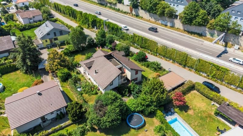 Doppeleinfamilienhaus mit grosser Rasenfläche (30)