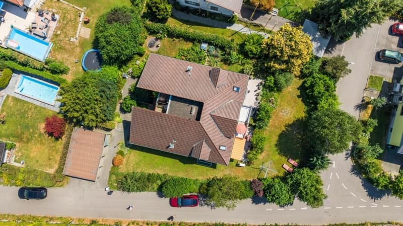 Doppeleinfamilienhaus mit grosser Rasenfläche (31)