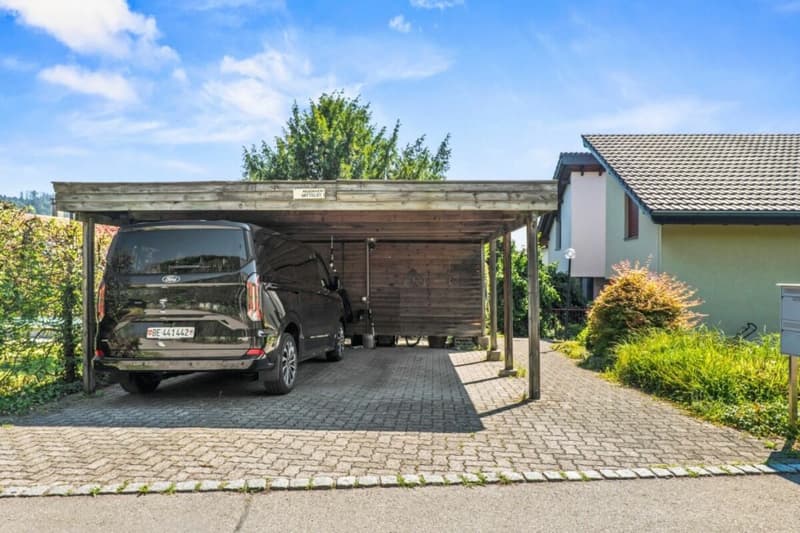 Doppeleinfamilienhaus mit grosser Rasenfläche (3)
