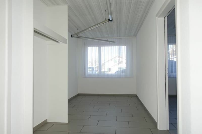 Gewerberäumlichkeiten im EG & UG mit Einstellhallenplätze (9)