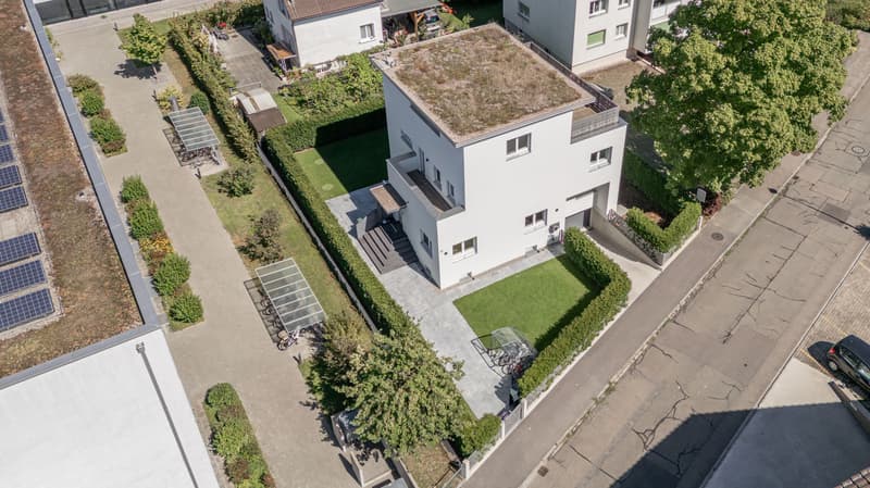 Luxuriöses 6.5-Zimmer-Einfamilienhaus mit Hobbyraum und Garage (1)