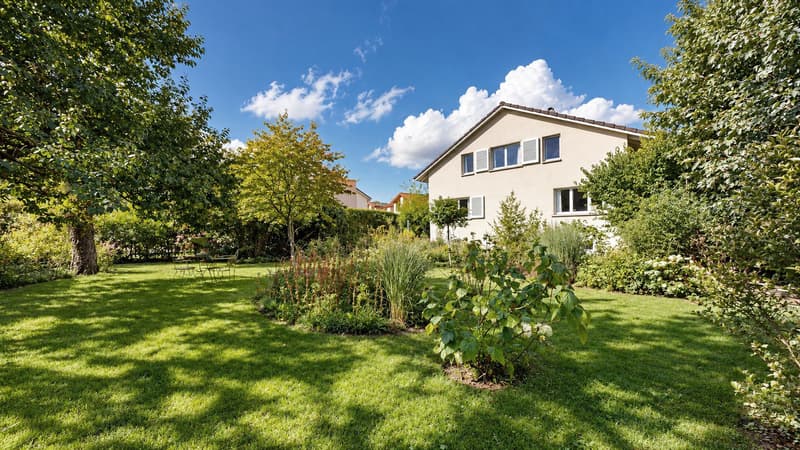 Freistehendes 6-Zimmer-Einfamilienhaus mit weitläufigem Garten (1)
