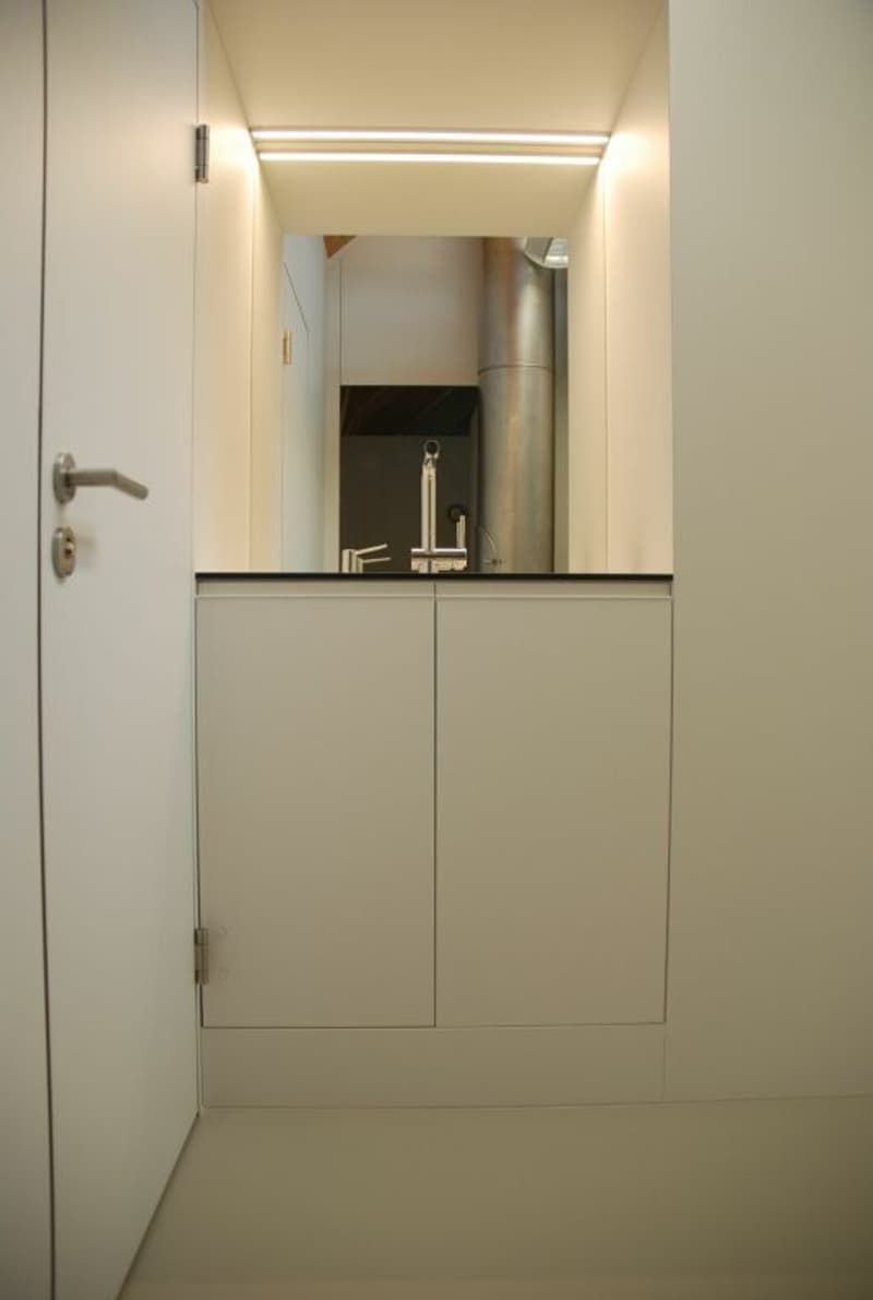 Lavabo vor den 2 Toiletten