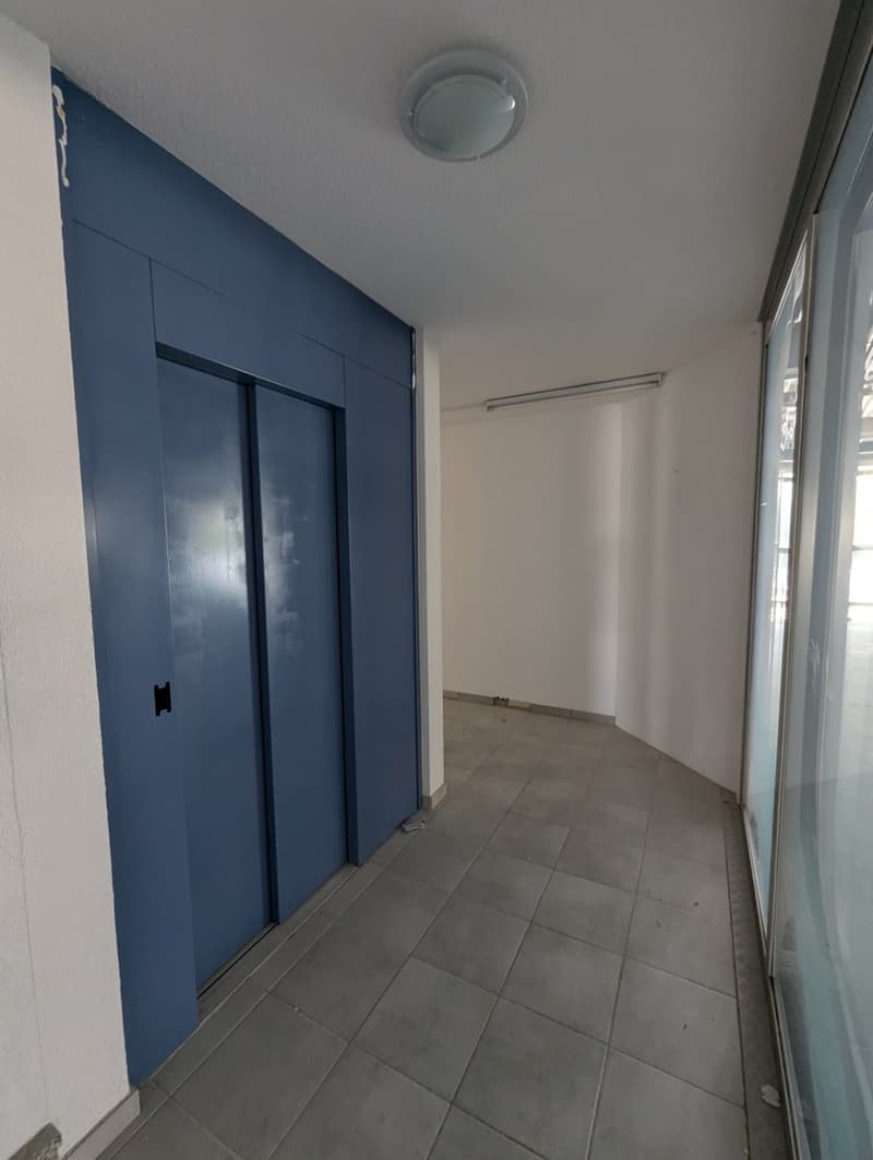 Commercial and office space in the up-and-coming industrial area (13)