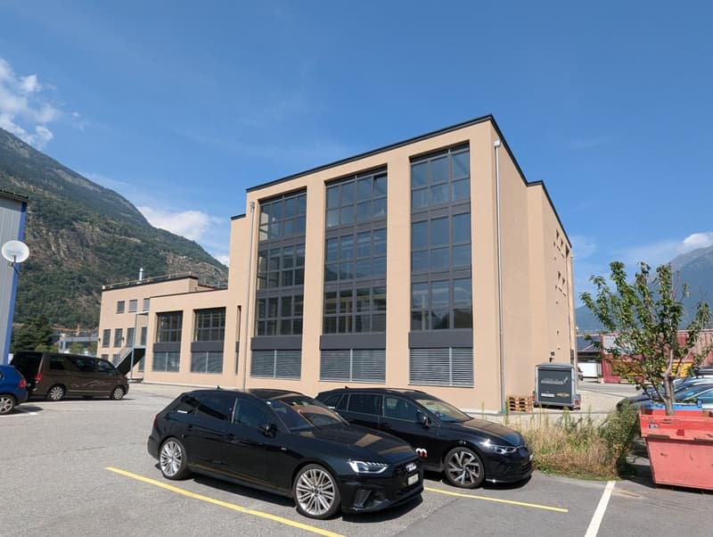 Commercial and office space in the up-and-coming industrial area (3)