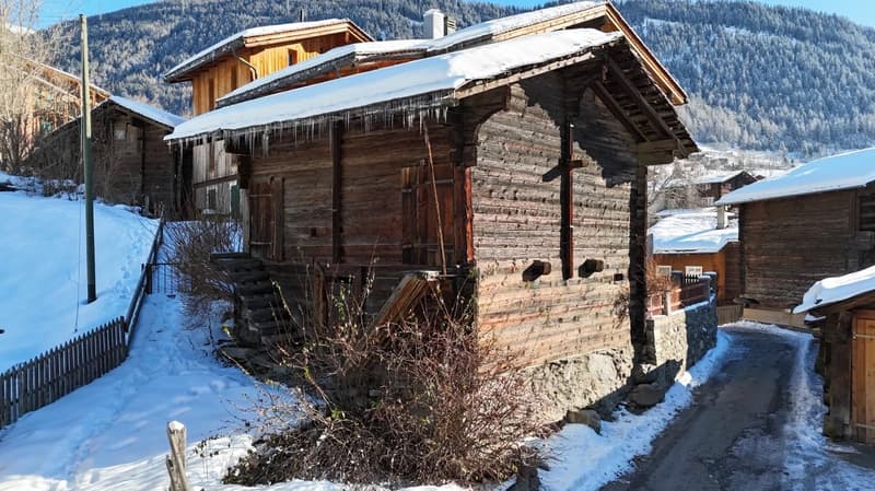 Barn in typical Valais style in the middle of Fiesch (3)