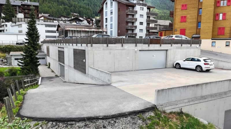 Premium-Parking im Dorfzentrum von Grächen (4)