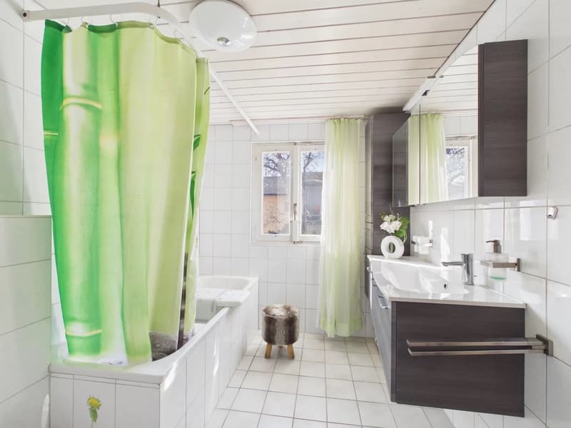 Geräumiges Wohnhaus mit sonnigem Garten oberhalb Naters (11)
