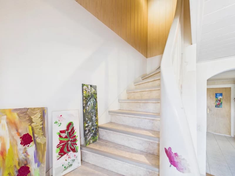 Geräumiges Wohnhaus mit sonnigem Garten oberhalb Naters (8)
